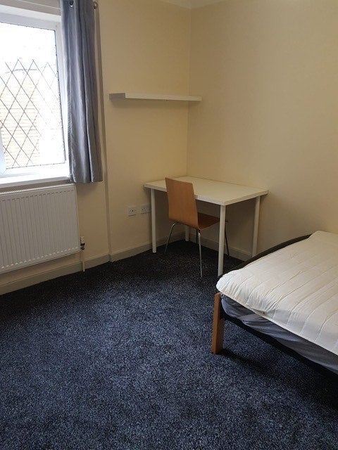 Room Lee Brig in Wakefield