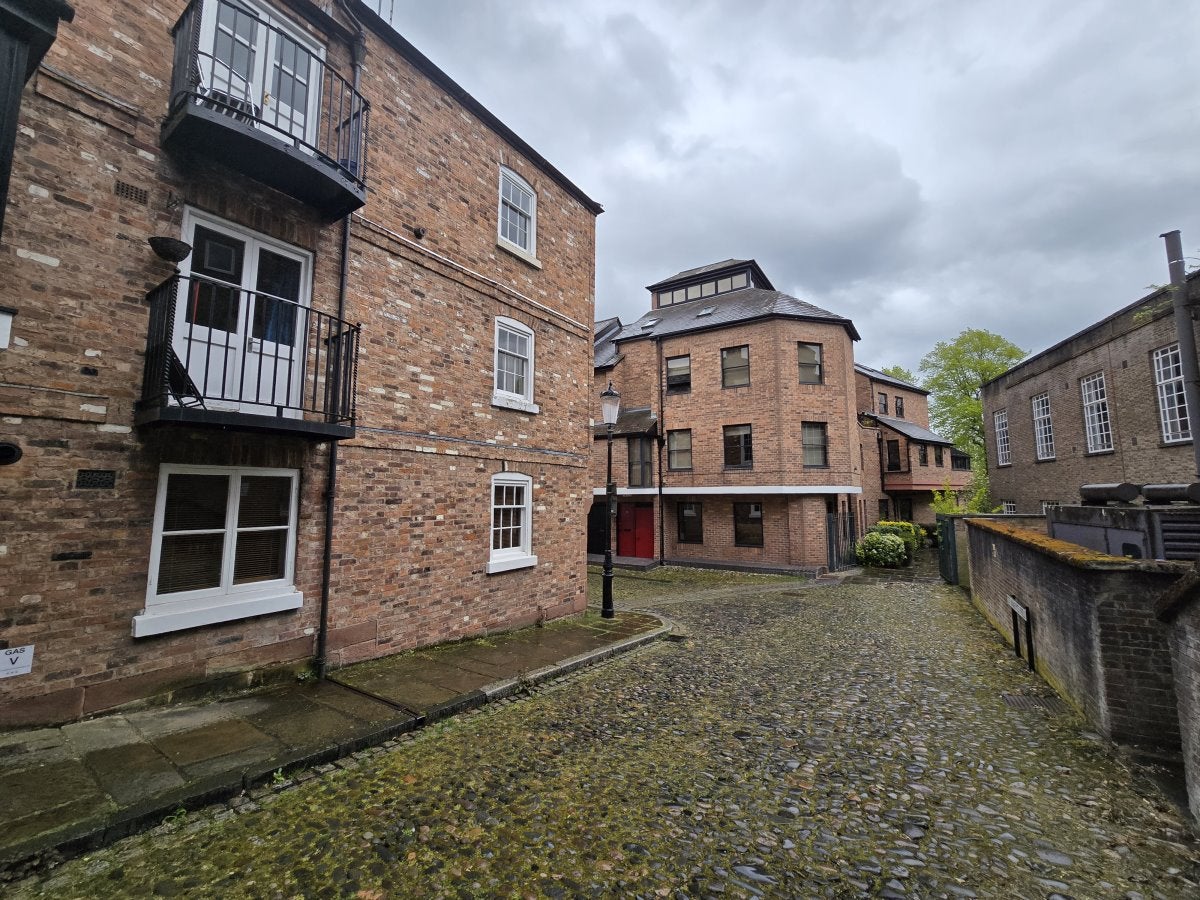 Flat Shipgate Street in Chester
