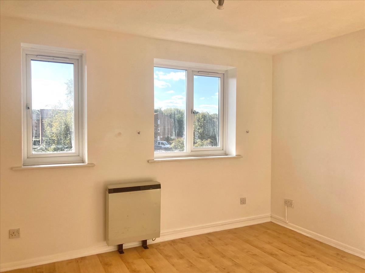 Flat Redford Close in Greater London