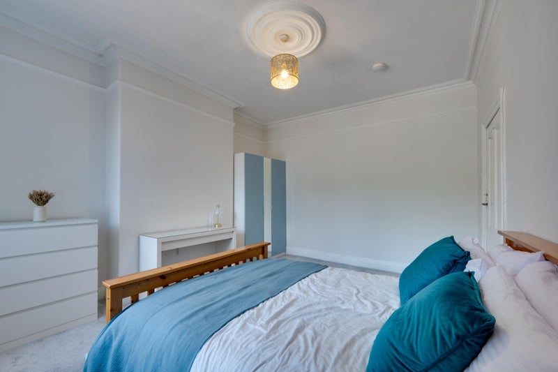 Room Wingrove Road in Newcastle upon Tyne