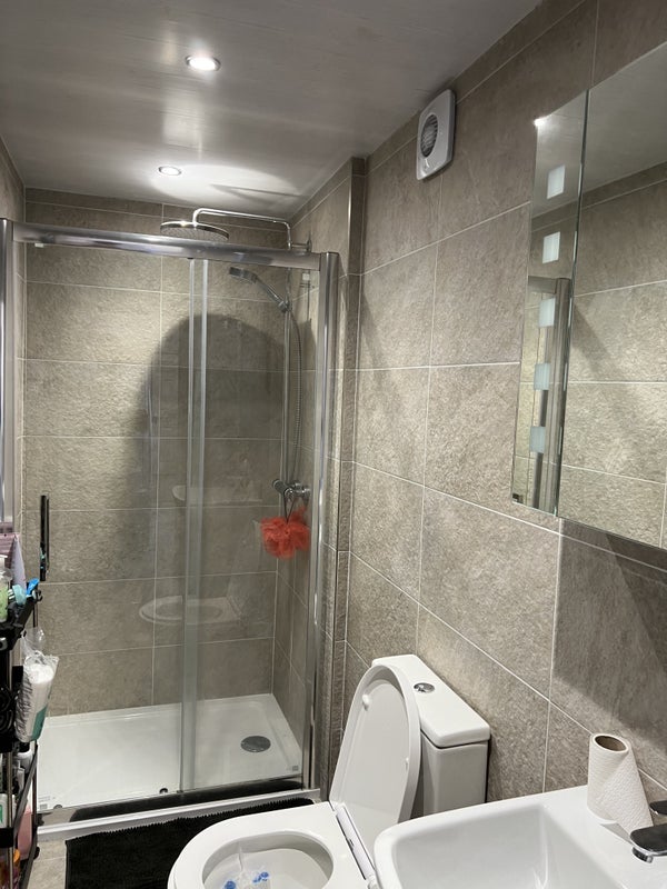 Room Wingrove Road in Newcastle upon Tyne