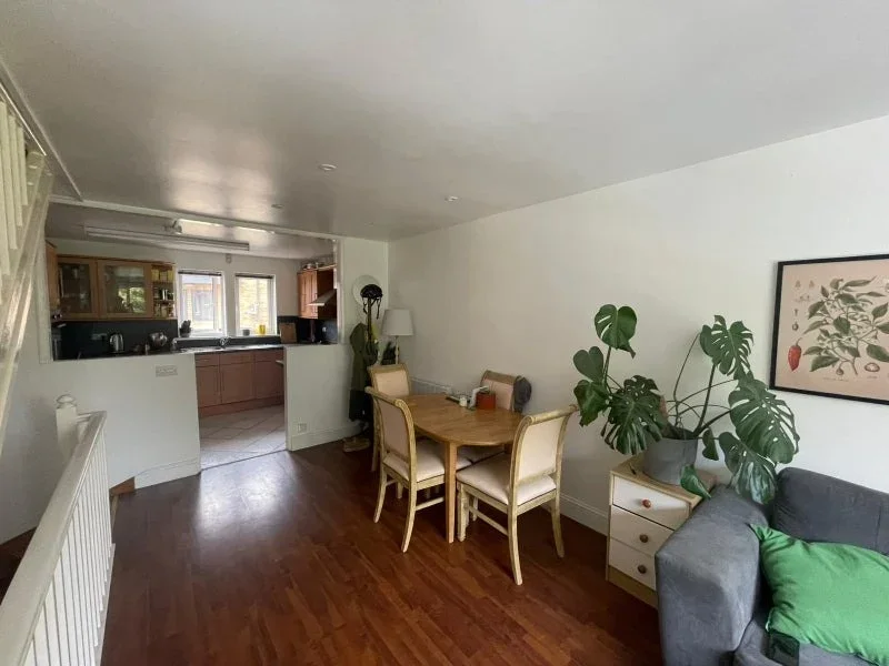 Room Parnell Road in Greater London