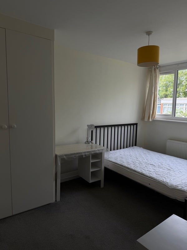 Room Mount Angelus Road in Greater London