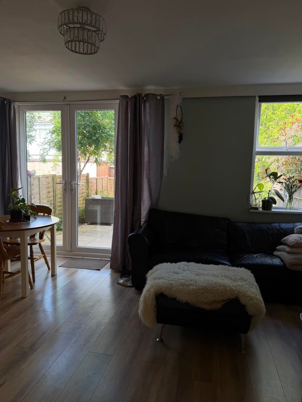 Room Mount Angelus Road in Greater London
