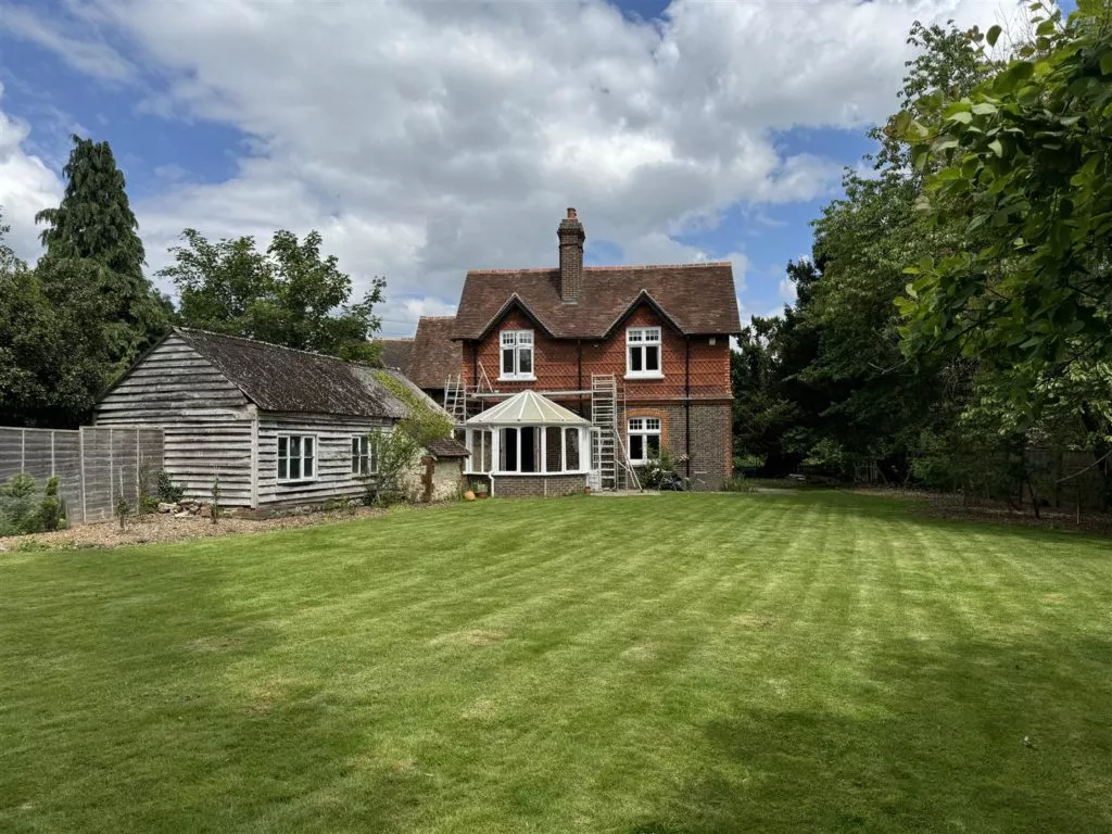 House Lawrence Lane in Mole Valley