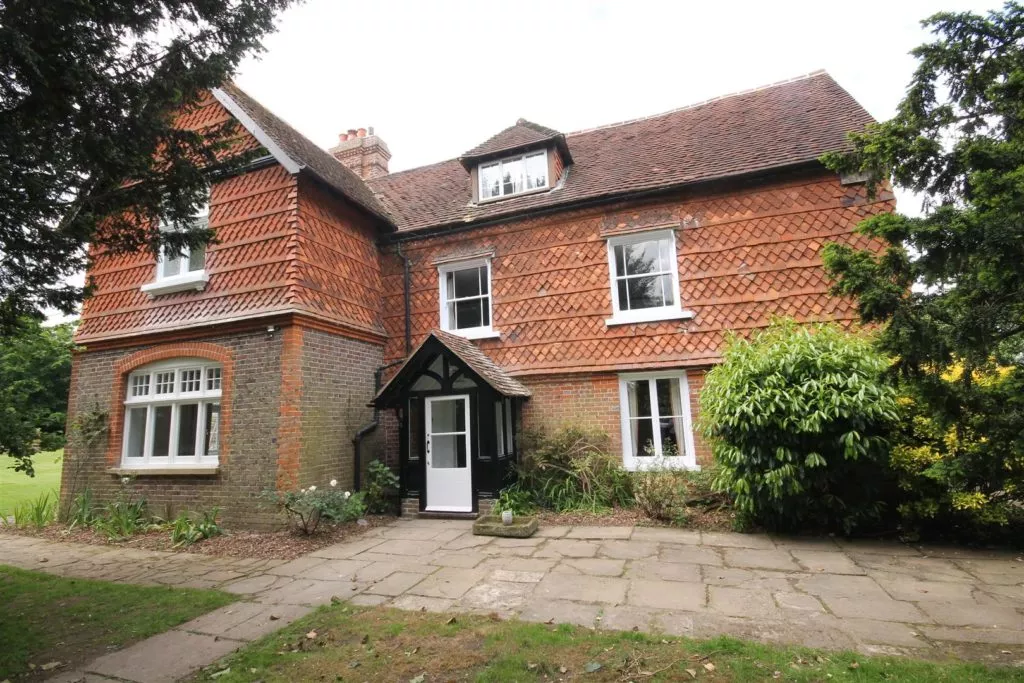 House Lawrence Lane in Mole Valley
