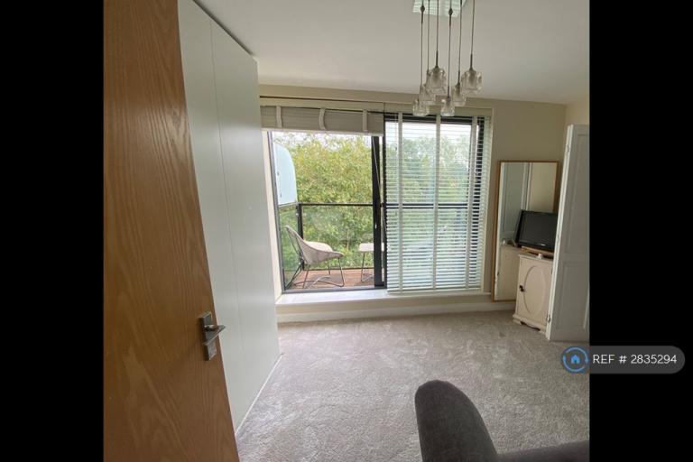 Room Clifford Way in Maidstone