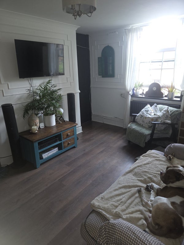 Room King's Road in Greater London