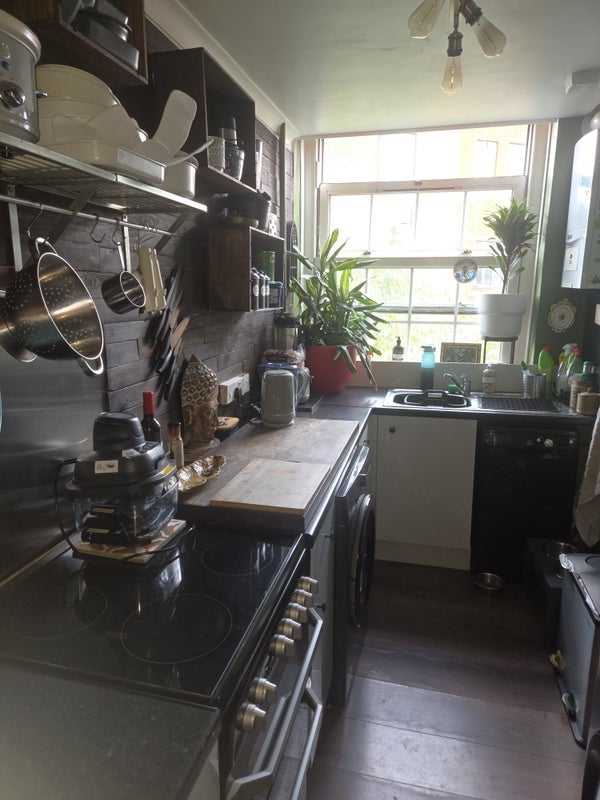 Room King's Road in Greater London