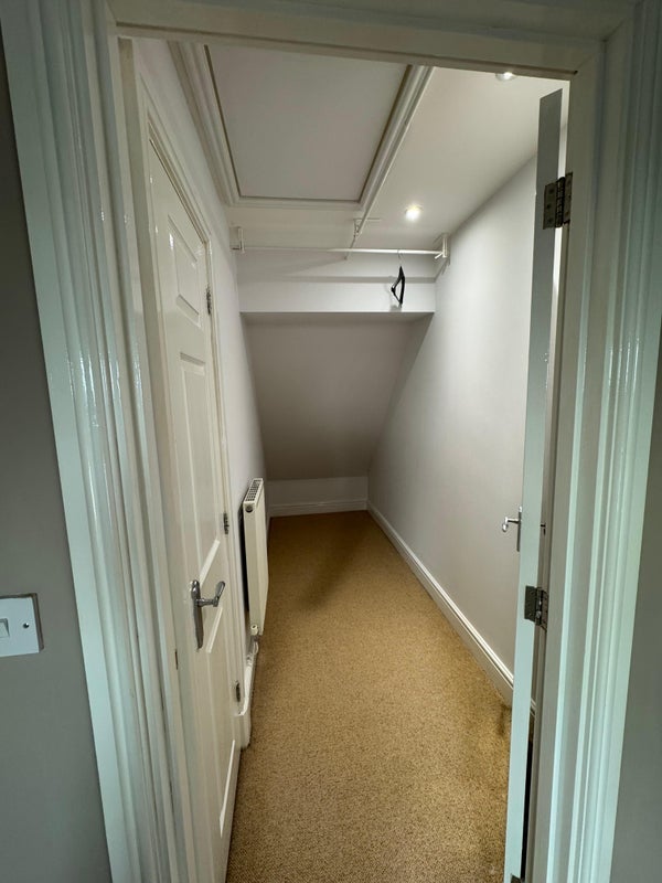 Room South View Road in Warwick