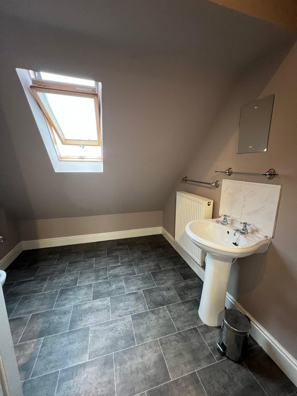 Room South View Road in Warwick