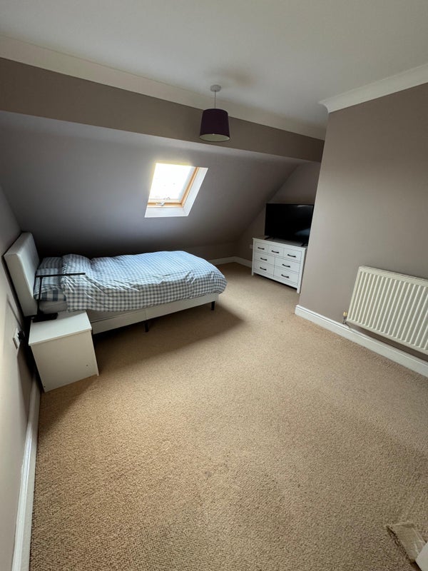 Room South View Road in Warwick