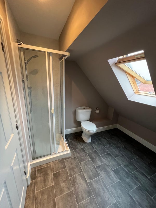 Room South View Road in Warwick