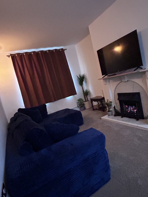 Flat Heol Ty Maen in Pontypridd