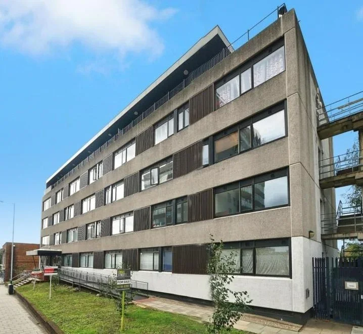 Flat St. Edwards Way in Greater London