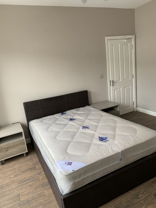 Room Heathwood Gardens in Greater London
