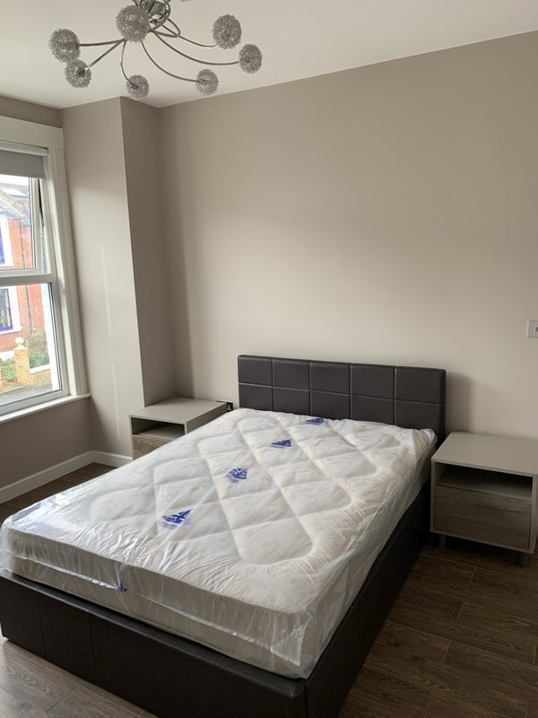 Room Heathwood Gardens in Greater London