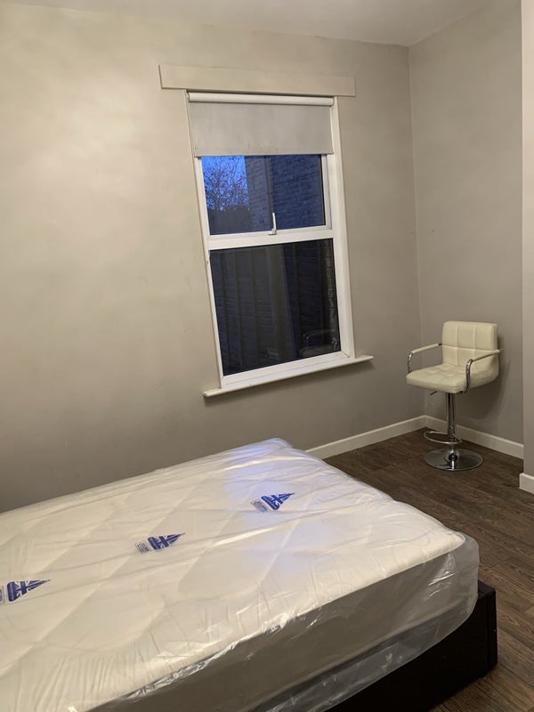 Room Heathwood Gardens in Greater London