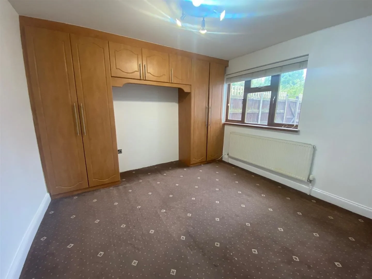Flat Daws Lane in Greater London