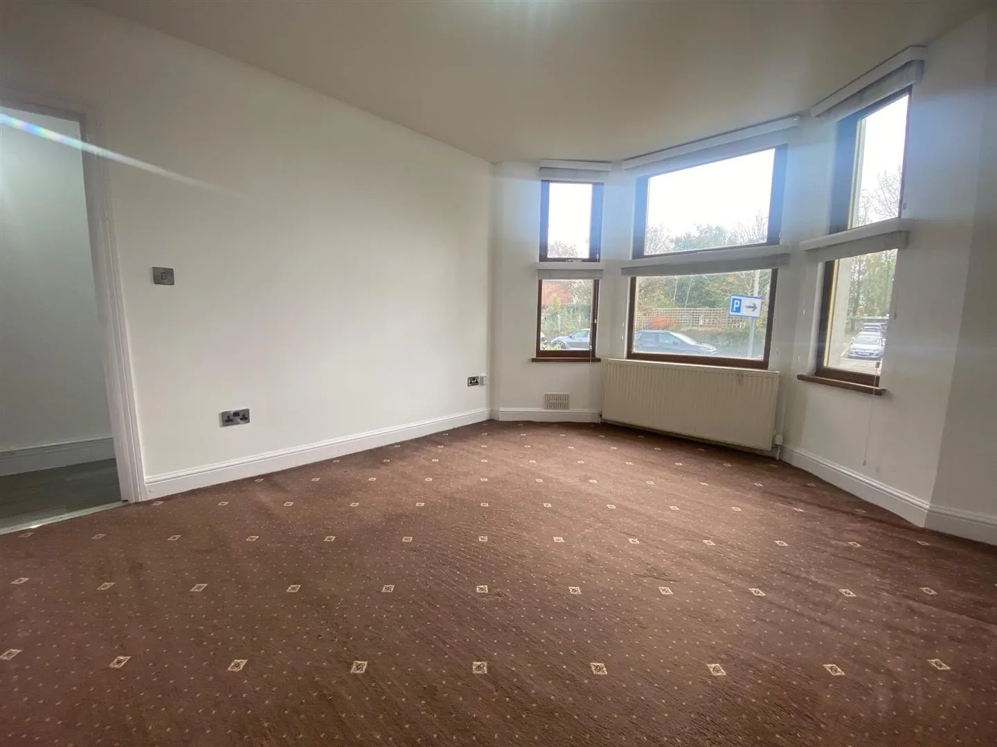 Flat Daws Lane in Greater London