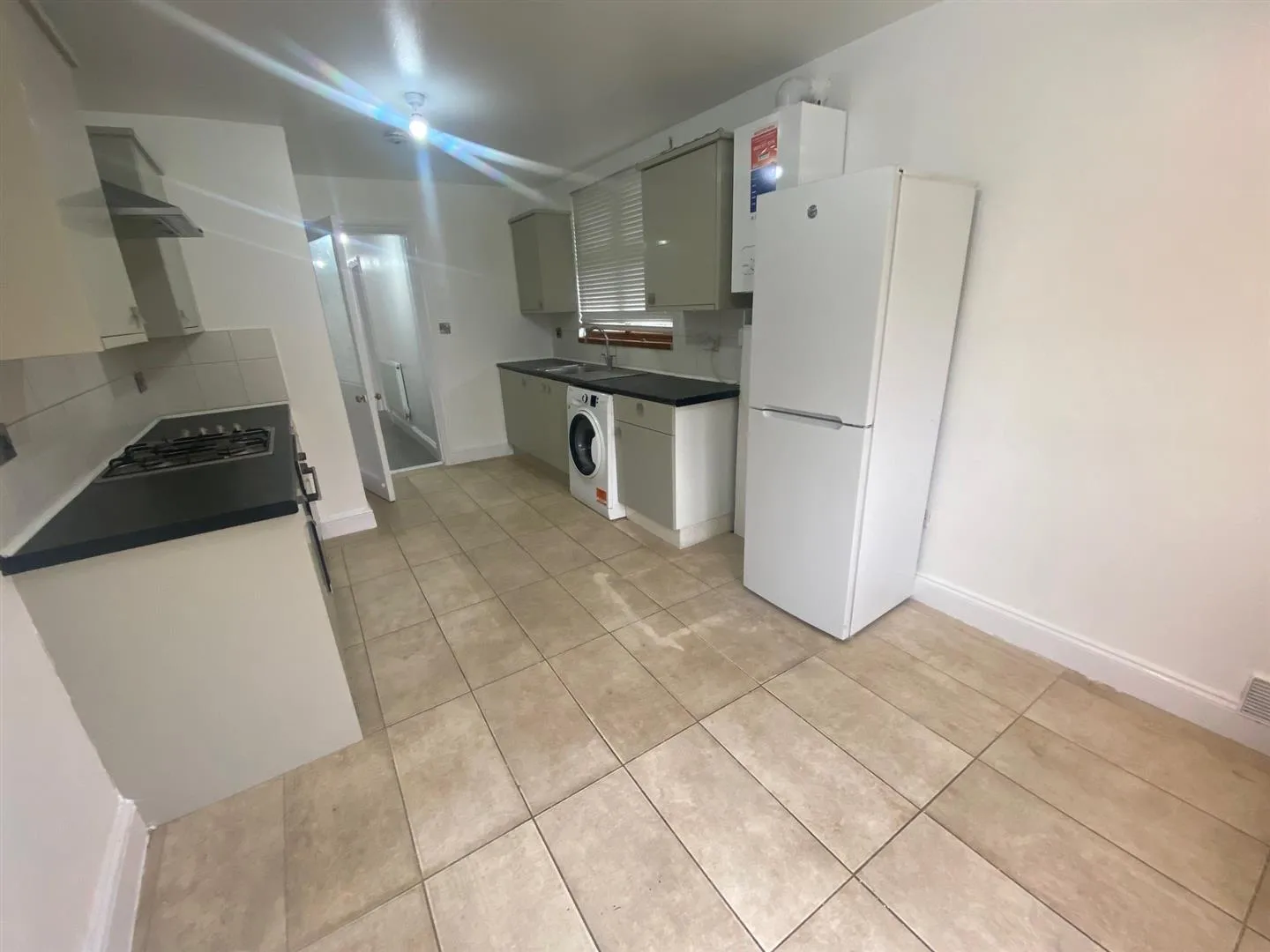 Flat Daws Lane in Greater London