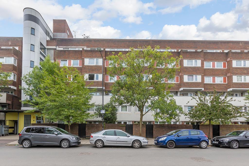 Flat Ackroyd Drive in Greater London