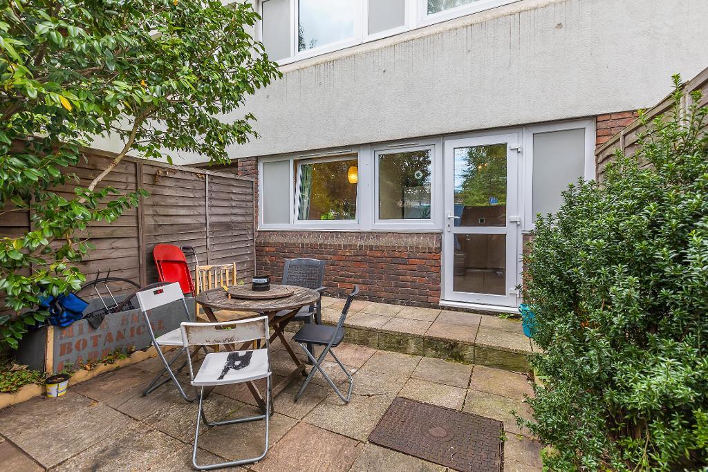 Flat Ackroyd Drive in Greater London