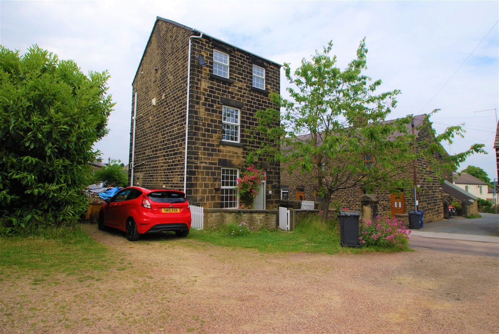 House New Smithy Avenue in Sheffield