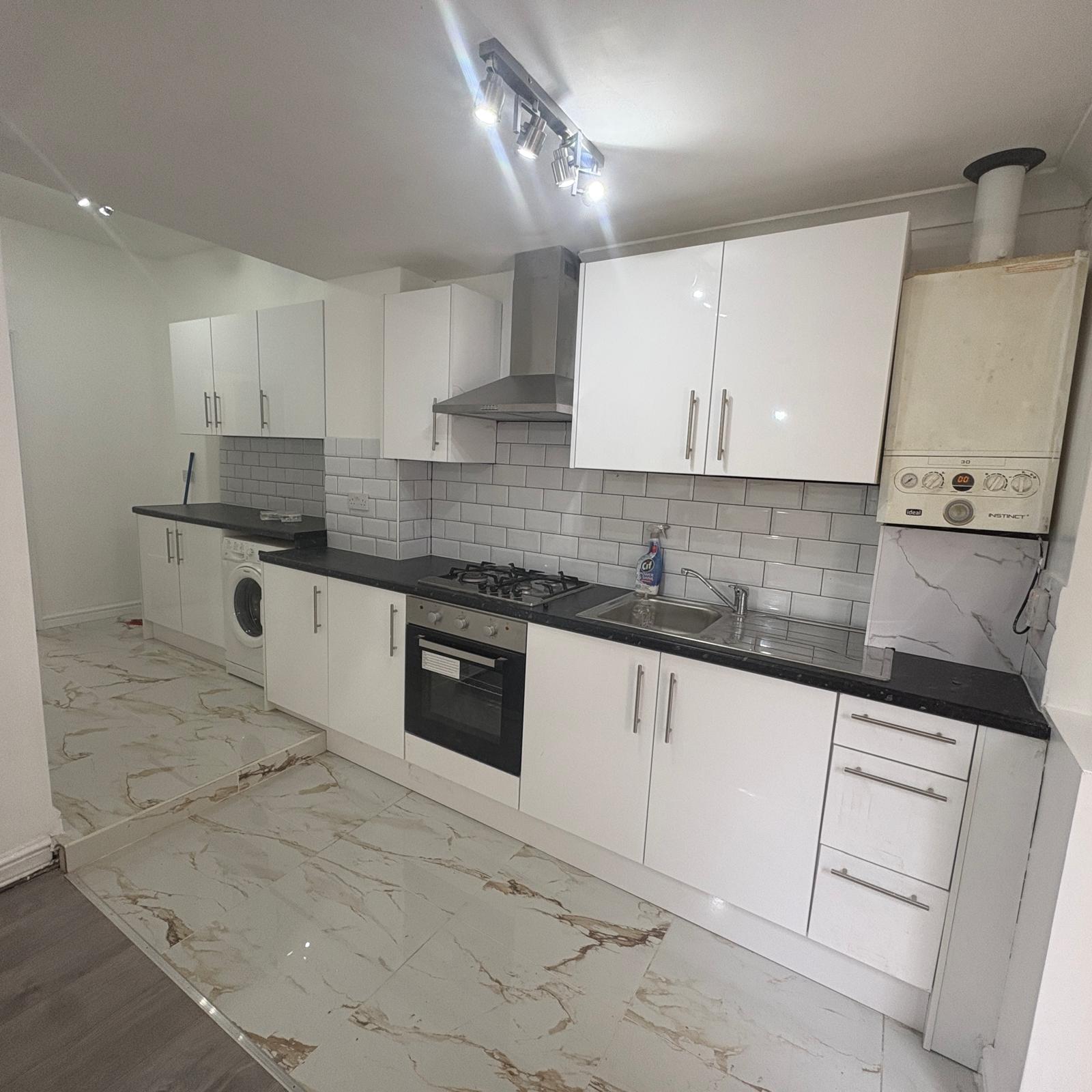 Flat Ashford Road in Greater London