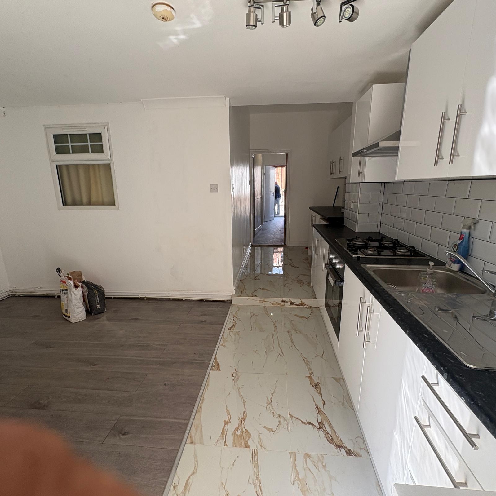 Flat Ashford Road in Greater London