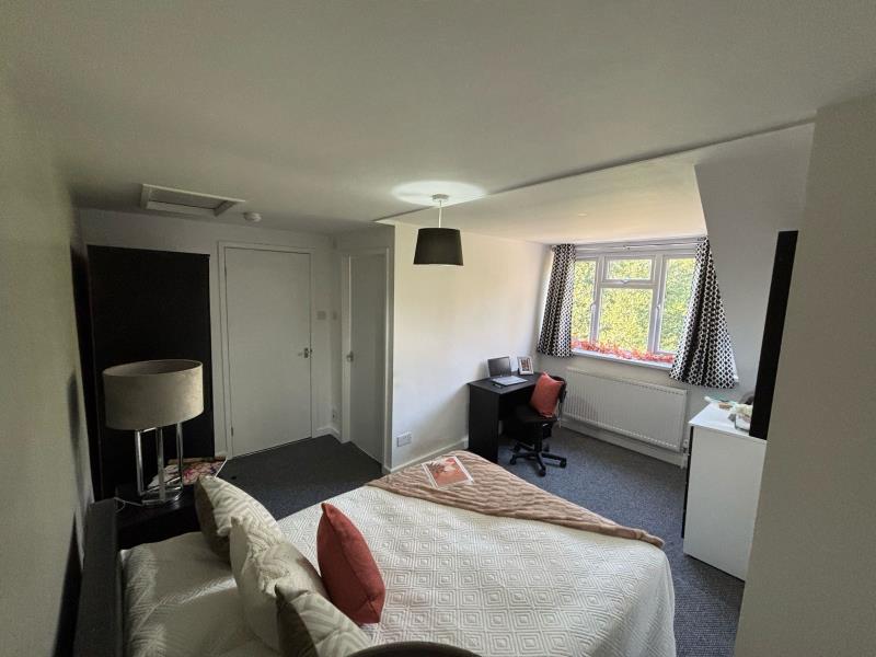 Flat Glebe Avenue in Leeds
