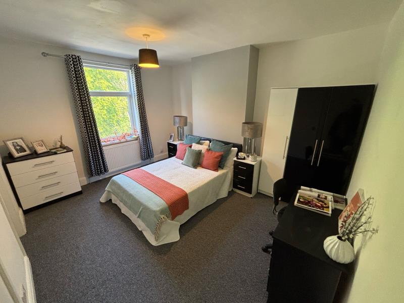 Flat Glebe Avenue in Leeds