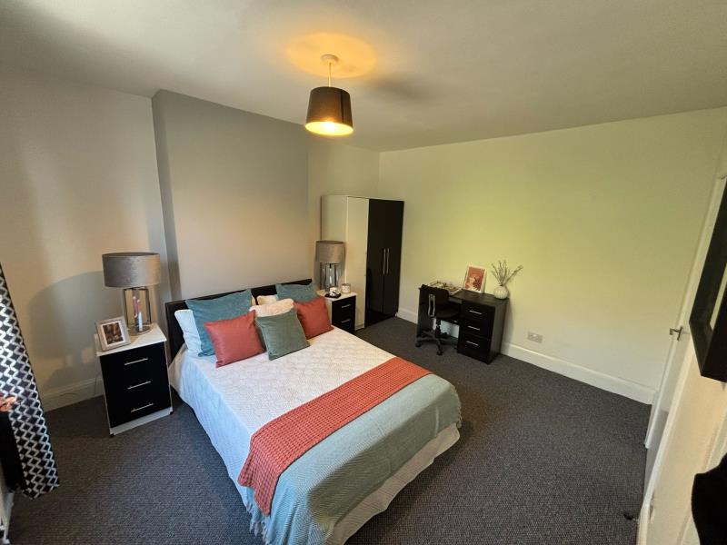 Flat Glebe Avenue in Leeds