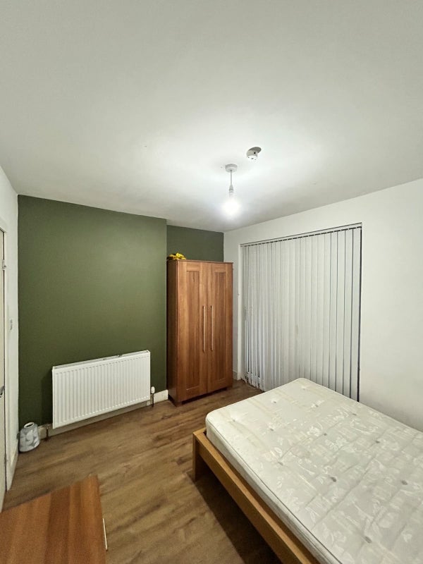 Room Harefield Road in Coventry