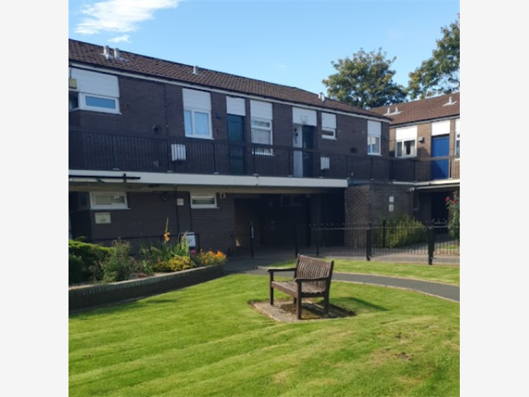 Flat Shawfield Close in Madeley