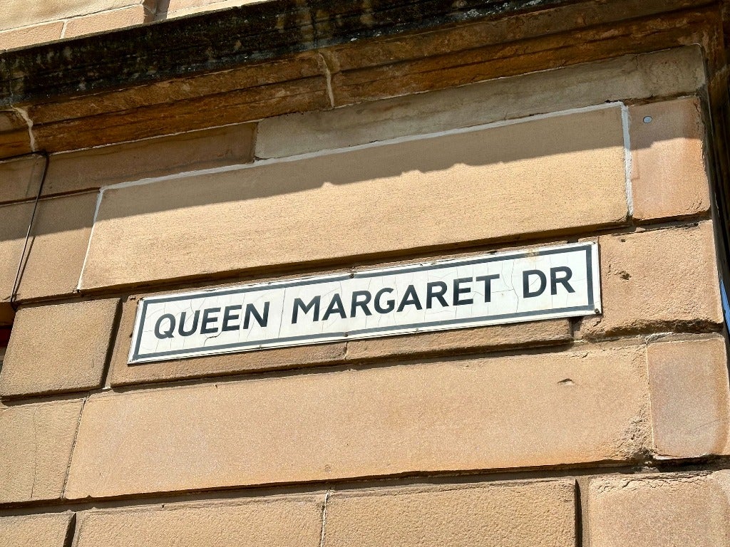 Flat Queen Margaret Drive in Glasgow