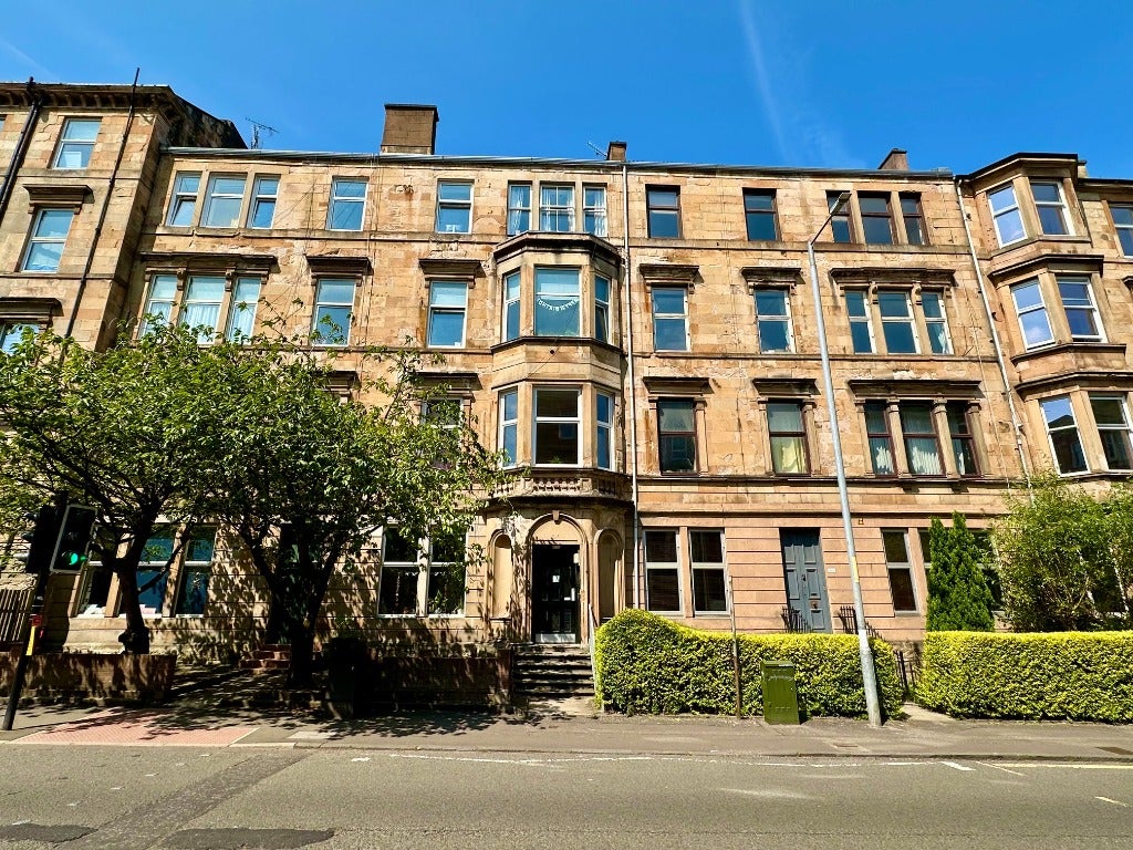 Flat Queen Margaret Drive in Glasgow