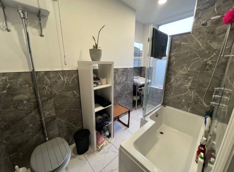 Room Carysfort Road in Greater London