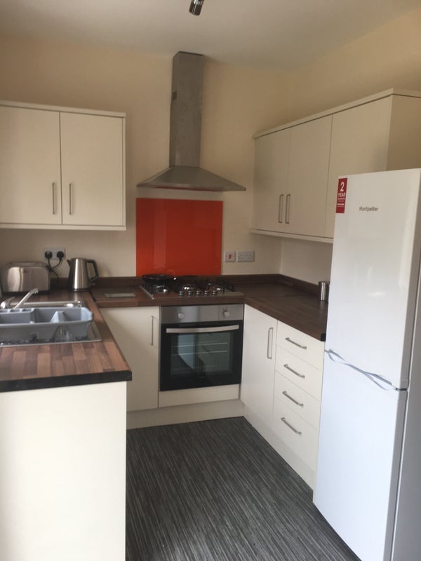 Room Pendlebury Road in Salford