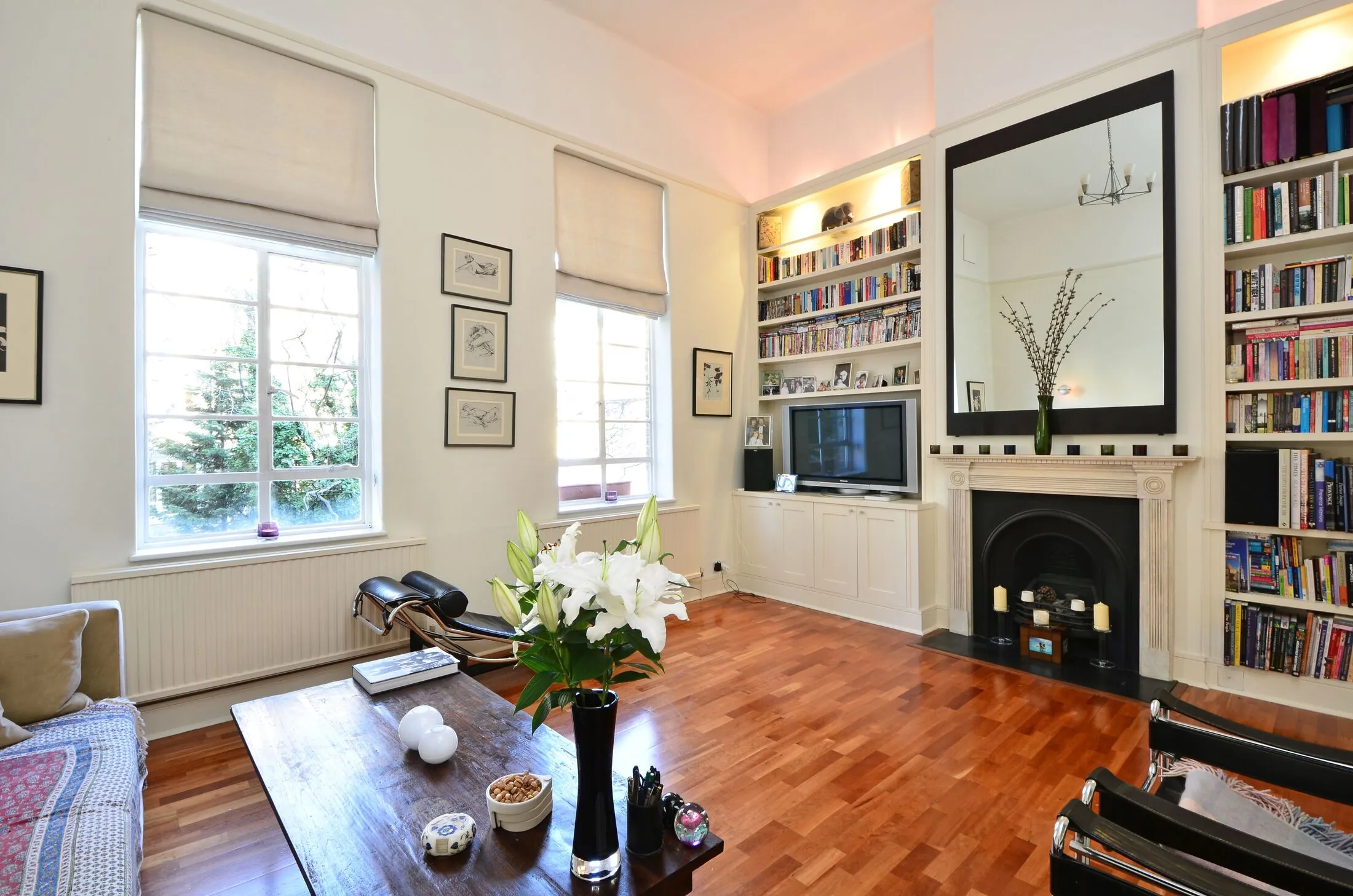 Flat Earl's Court Square in Greater London