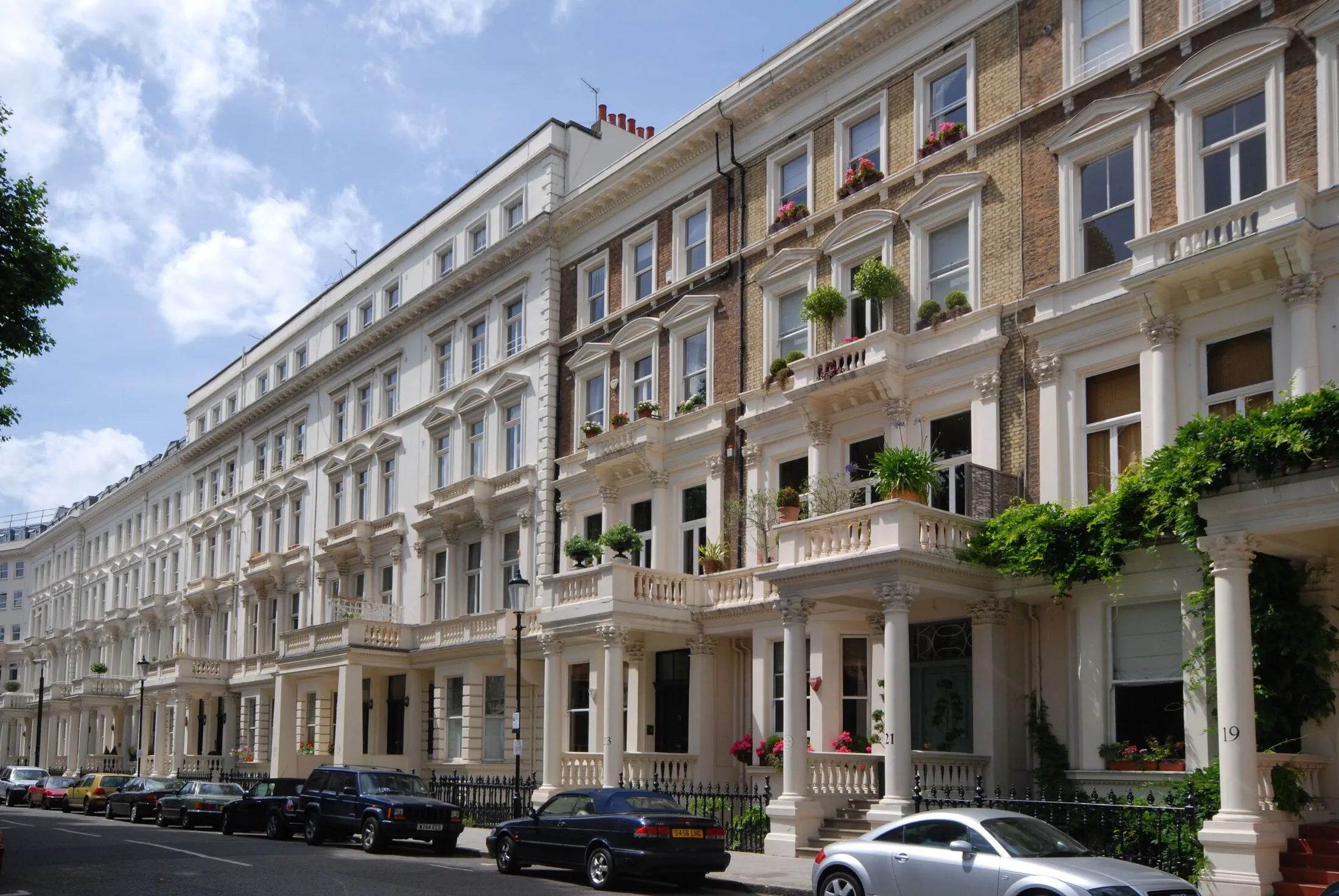 Flat Earl's Court Square in Greater London