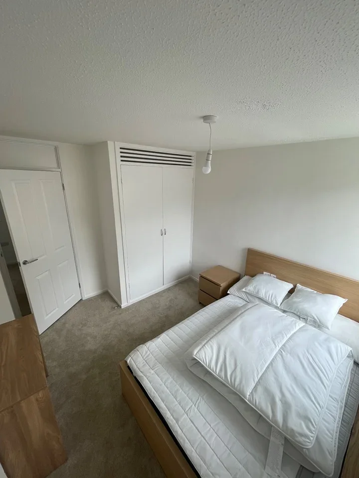 Room Royal Sovereign Avenue in Gillingham