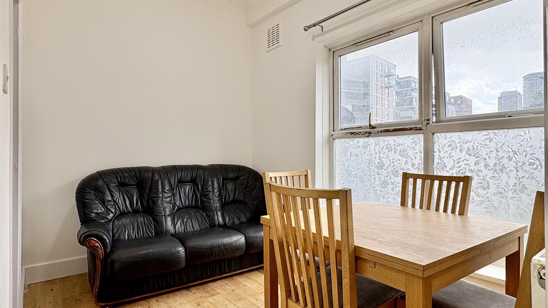 Flat Burdett Road in Greater London