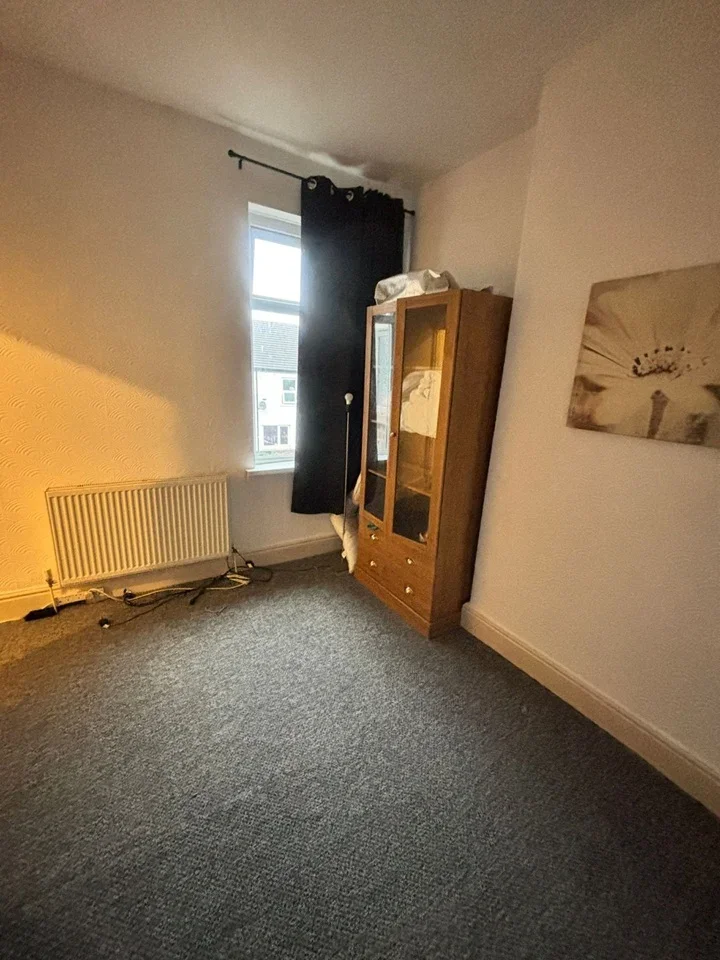 Room Ashley Lane in Manchester