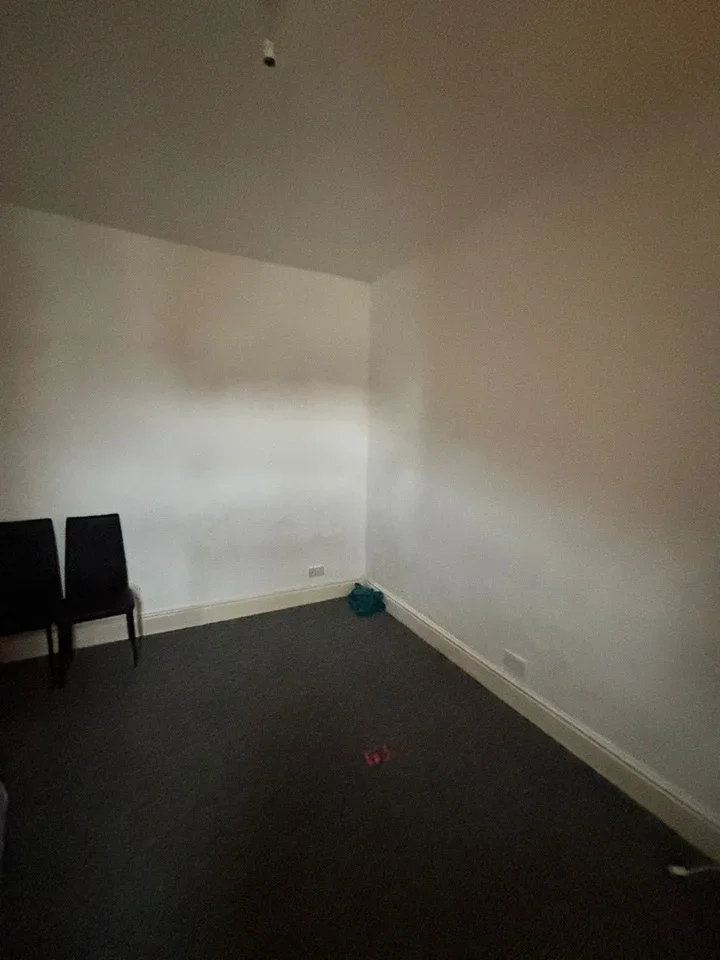 Room Ashley Lane in Manchester