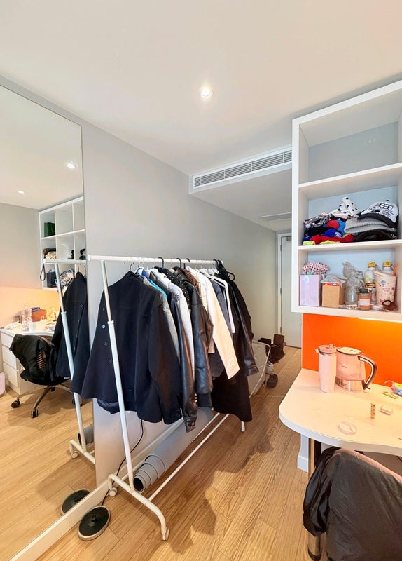 Room Leman Street in Greater London
