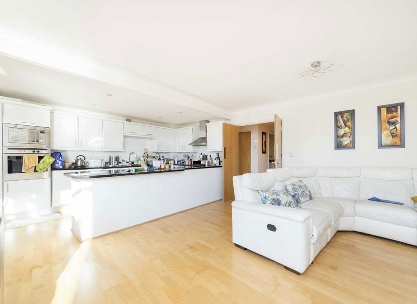Flat Langbourne Place in Greater London
