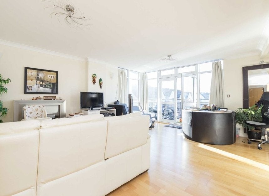 Flat Langbourne Place in Greater London