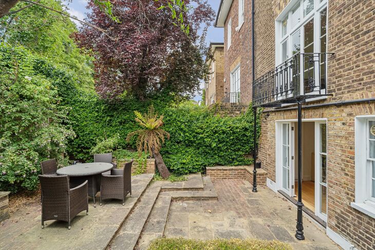 House Addison Avenue in Greater London