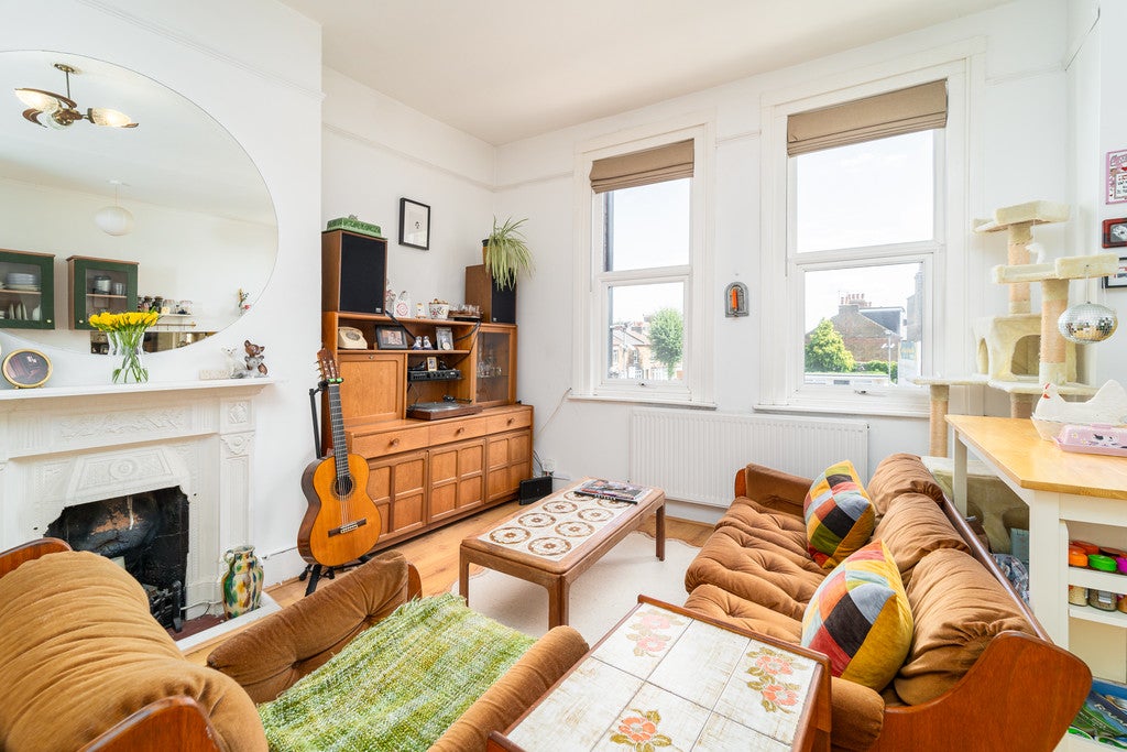 Flat Holtwhite's Hill in Greater London
